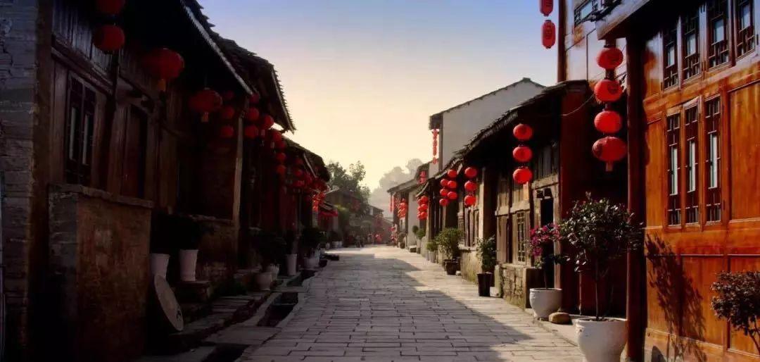 “中美日韩四国高中生毕业去向及职业准备比较研究”显示:中国高中生更想做对社会有贡献的工作